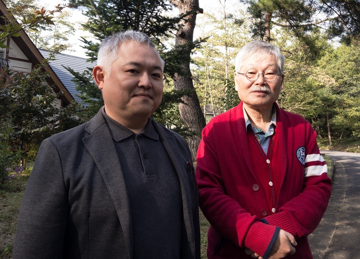 塚越仁慈先生のアトリエ前