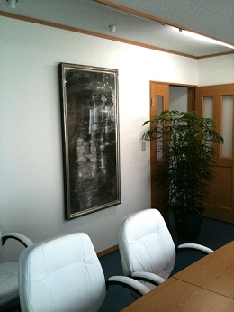 新居浜市内のオフィスに飾られた日本画